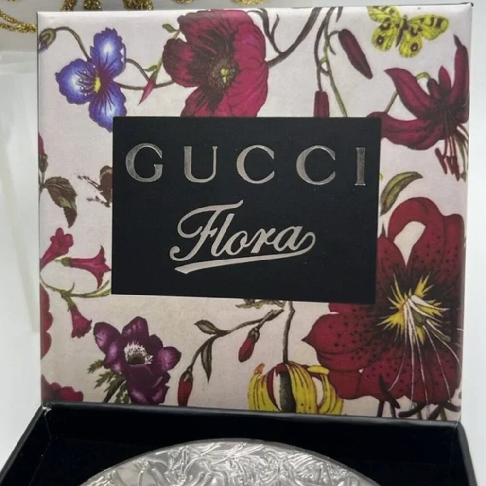 NIB Gucci Mirror with Box Silver Flowers Embossed Gucci Flora - Picture 9 of 10